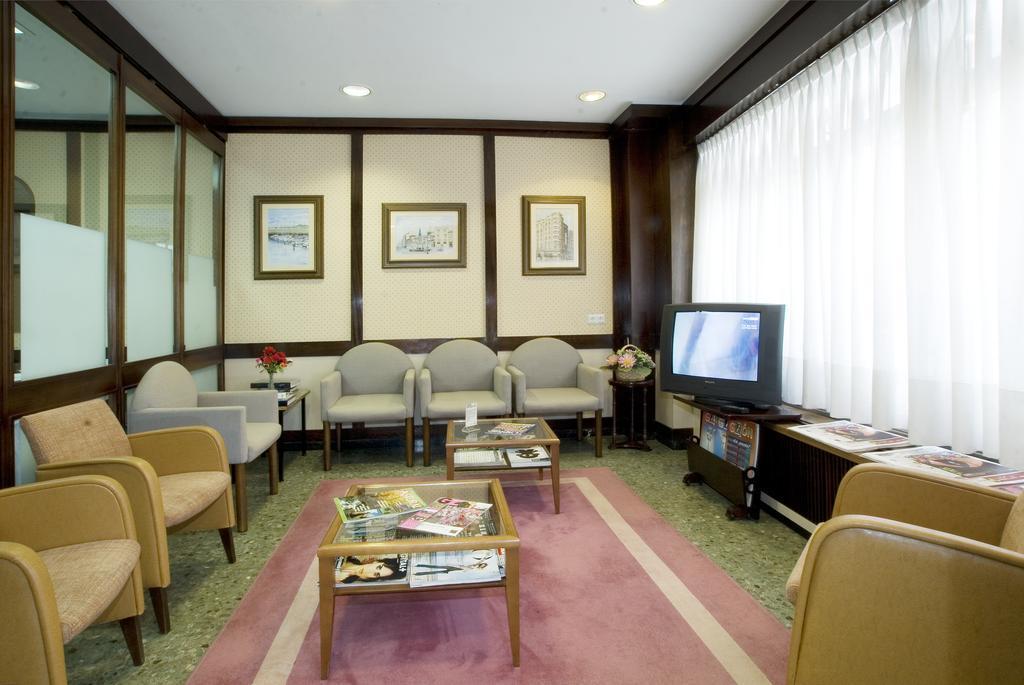 Hotel Castilla Хіхон Екстер'єр фото