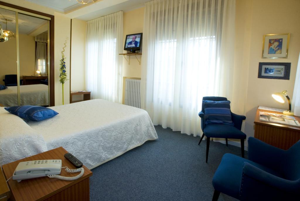 Hotel Castilla Хіхон Екстер'єр фото